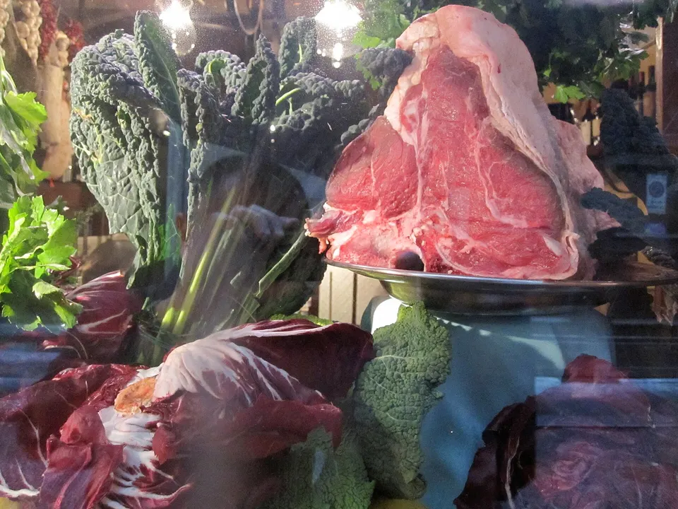 Bistecca alla fiorentina e carne alla brace: dove mangiarla a Firenze senza sbagliare