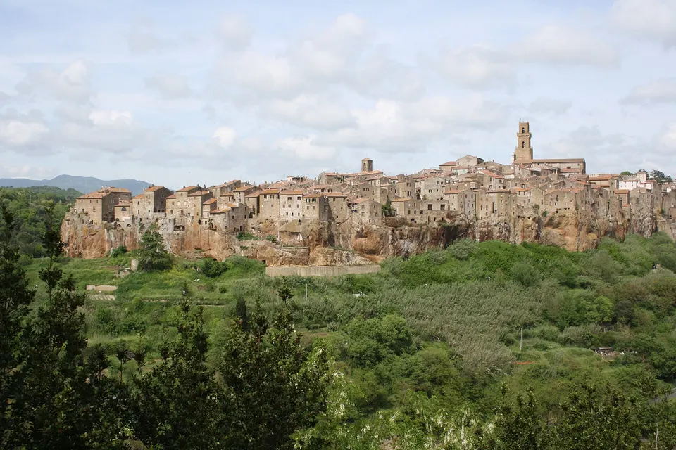 Dove mangiare a Pitigliano: sfratti, cucina ebraico-maremmana e cantine nel tufo