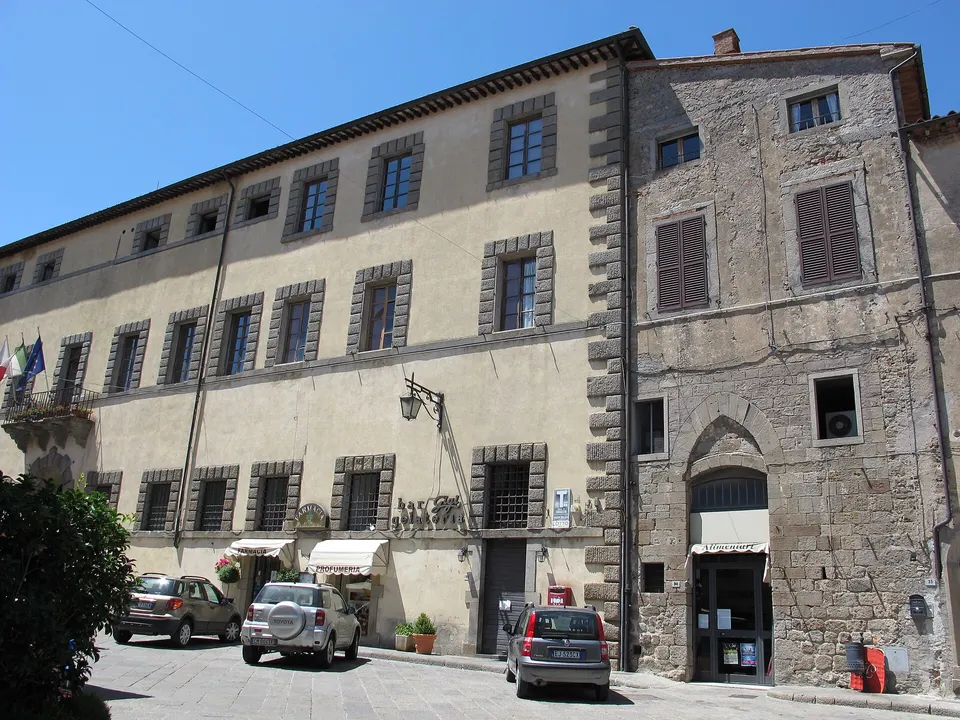 Santa fiora, piazza garibaldi